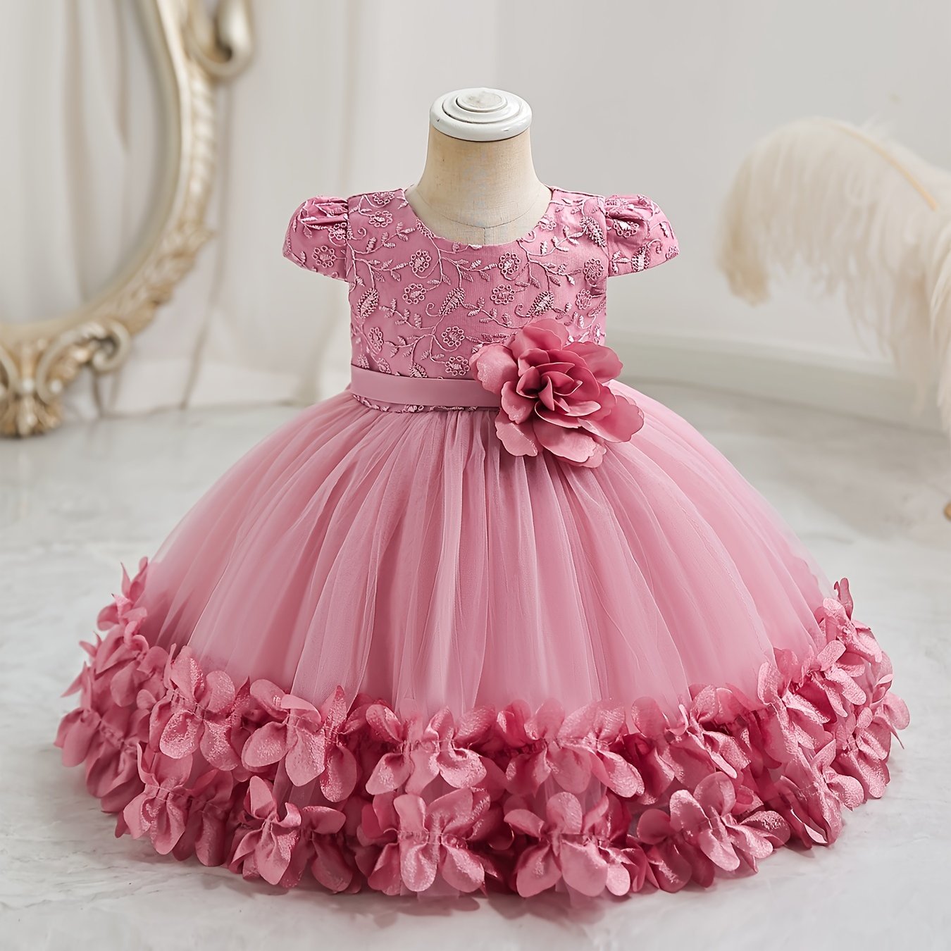 Infant's Mesh Splice Princess Dress with Flower Cap Sleeves, Ideal for Formal Events and Photography.