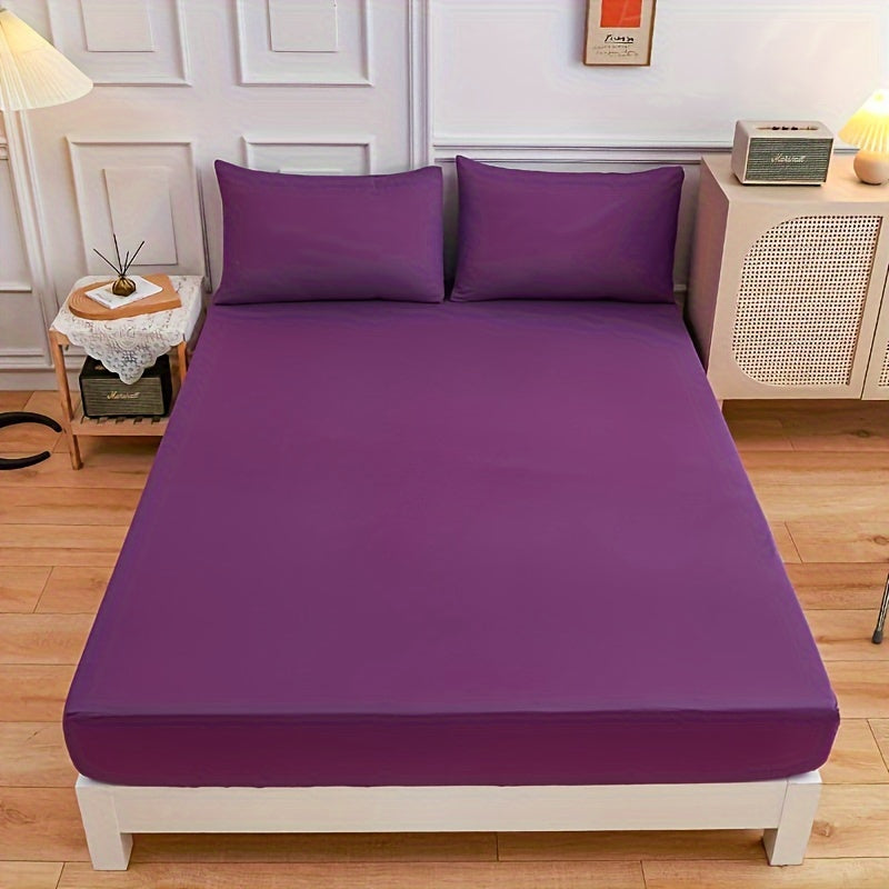 Soft and breathable 1-piece polyester fitted sheet (pillowcase not included) in a solid color. Comfortable and skin-friendly mattress protector suitable for all seasons.