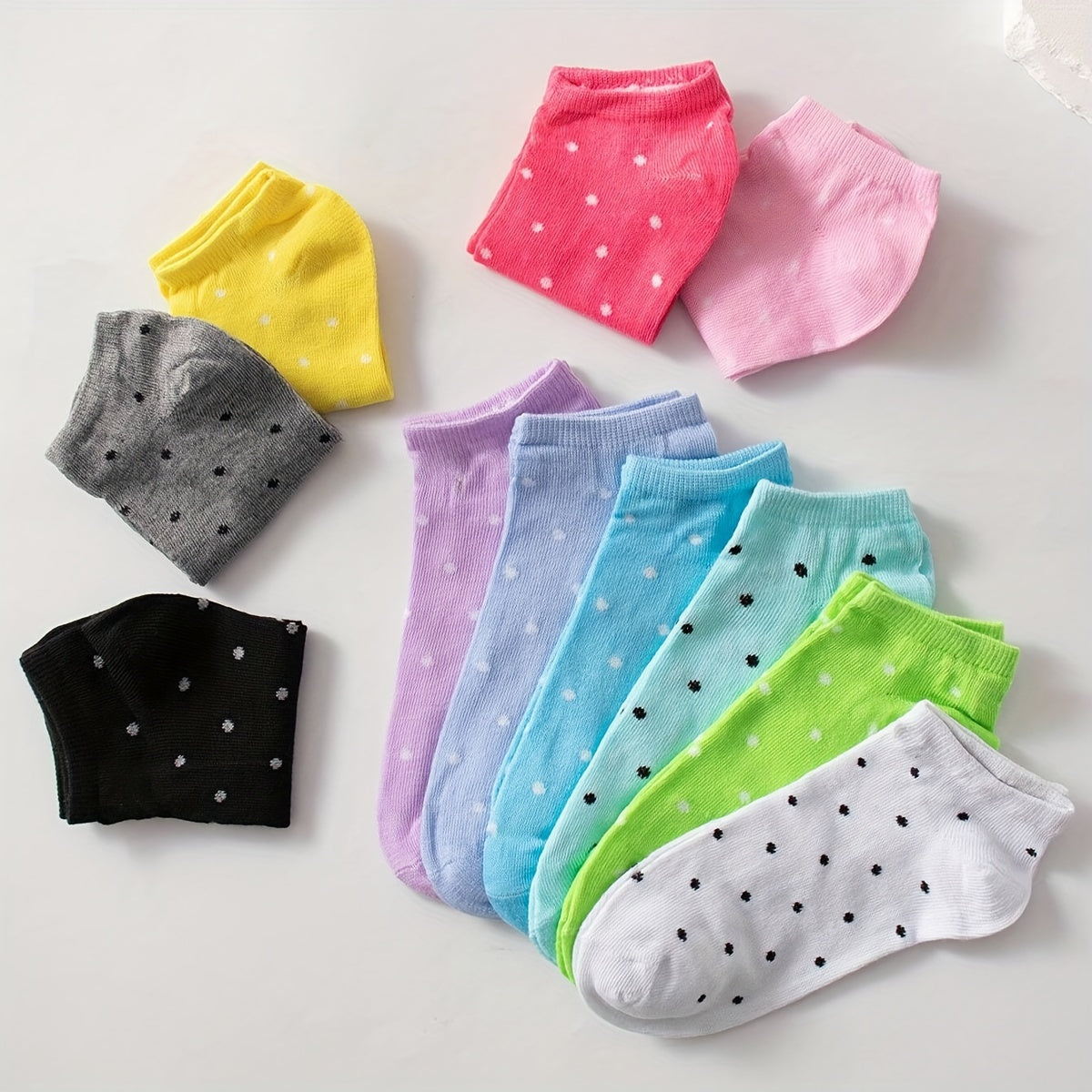 20 pairs of soft and breathable candy-colored ankle socks for women.