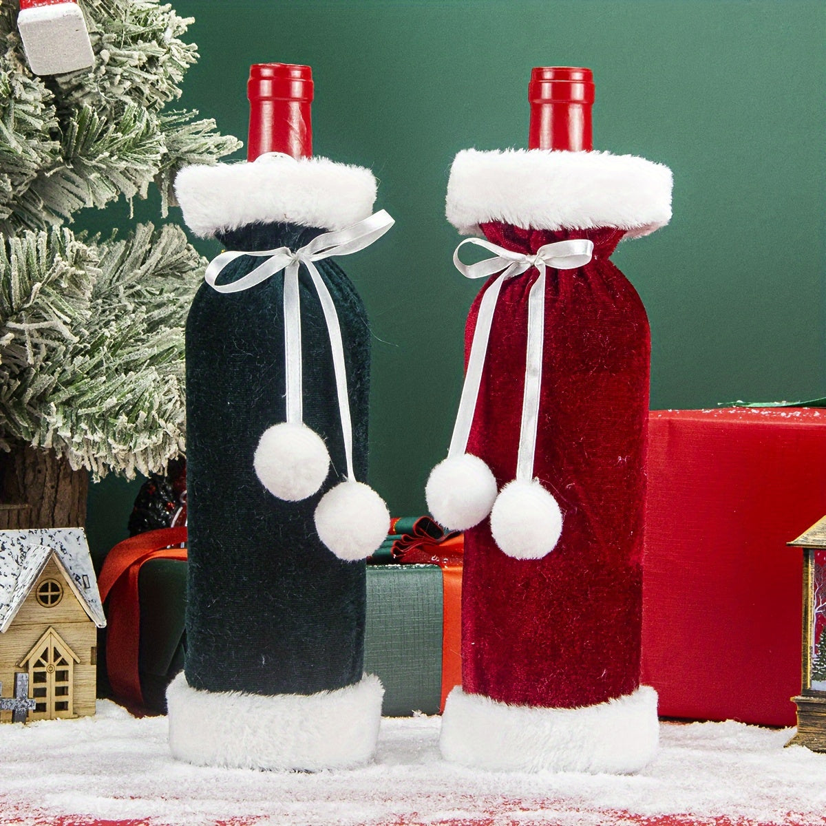 Christmas wine cozy for safe and stylish bottle travel protection, made of polyester.