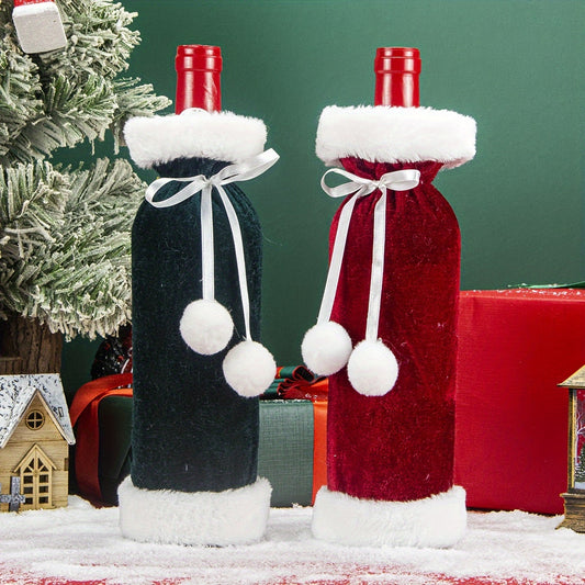 Christmas wine cozy for safe and stylish bottle travel protection, made of polyester.