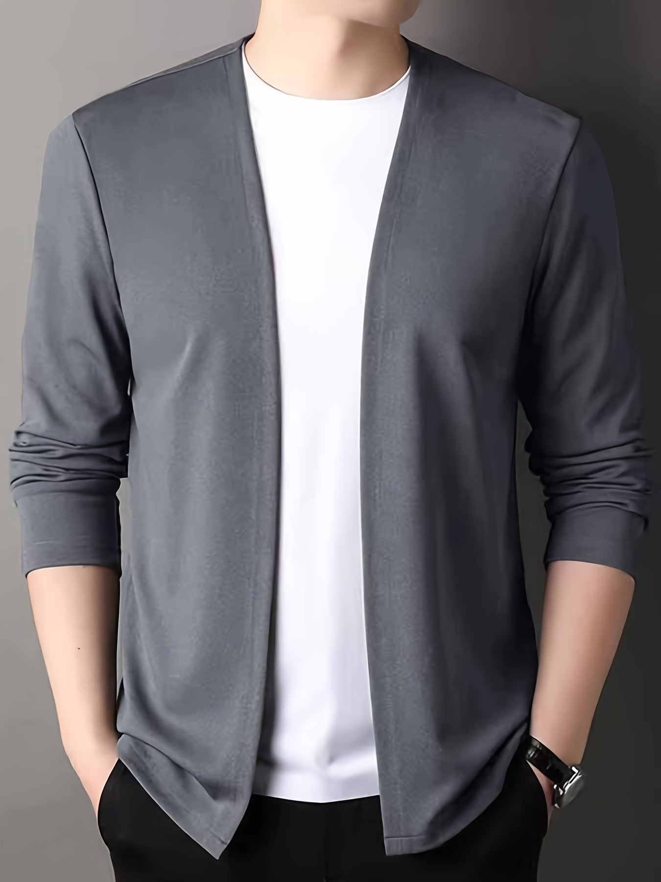 New slim fit cardigan for men, perfect for spring and autumn. Versatile, casual and on-trend.