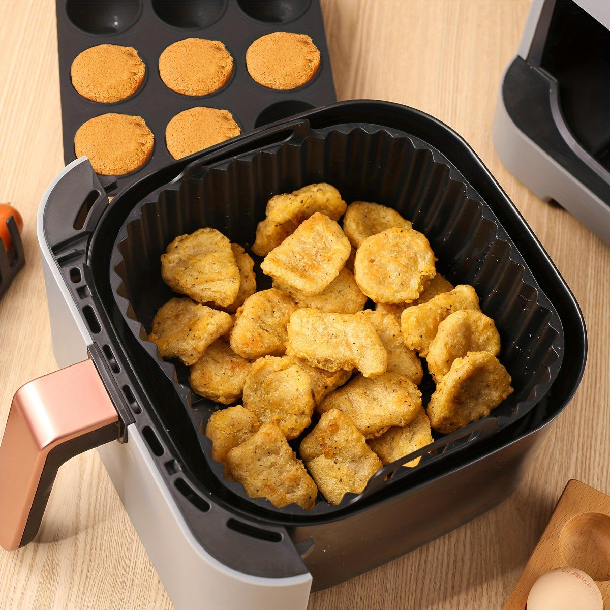 1 set of square silicone air fryer accessories, including a 19.0 cm bacon & hot dog rack, a 9 cavity cake mold, and an air fryer liner. These accessories are BPA-free, dishwasher safe, and compatible with 7QT+ air fryers in black color.