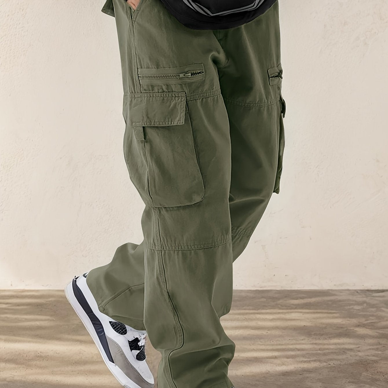 Casual drawstring pants for men with flap pockets - perfect for hiking and streetwear.