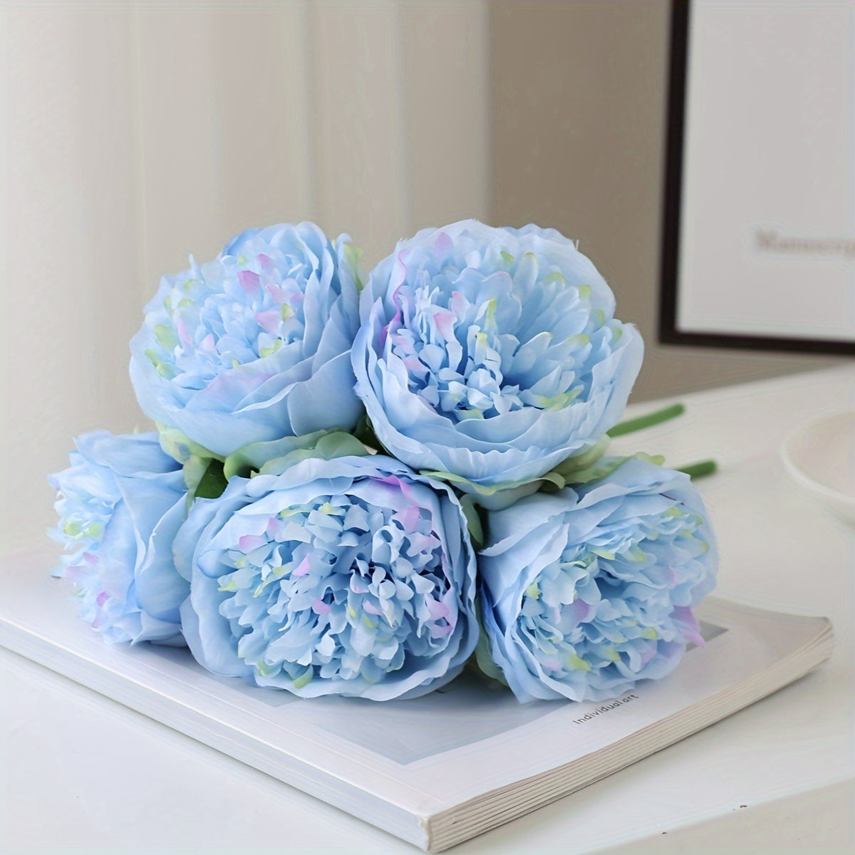 5 artificial white peonies with wire stems, 32cm in length, for various occasions like weddings, home decor, and holidays. Perfect for Valentine's Day, Mother's Day, and National Nurses Day.