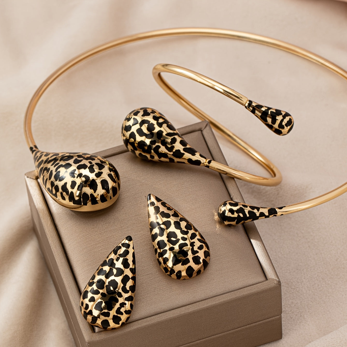 Women's Leopard Print Jewelry Set Featuring Collar, Bangle, and Stud Earrings - Made from Zinc Alloy with Stainless Steel Posts, Ideal for Everyday Wear