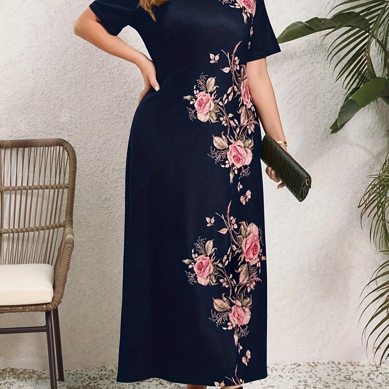 Floral print slim dress for plus-size women, perfect for spring and summer vacations.