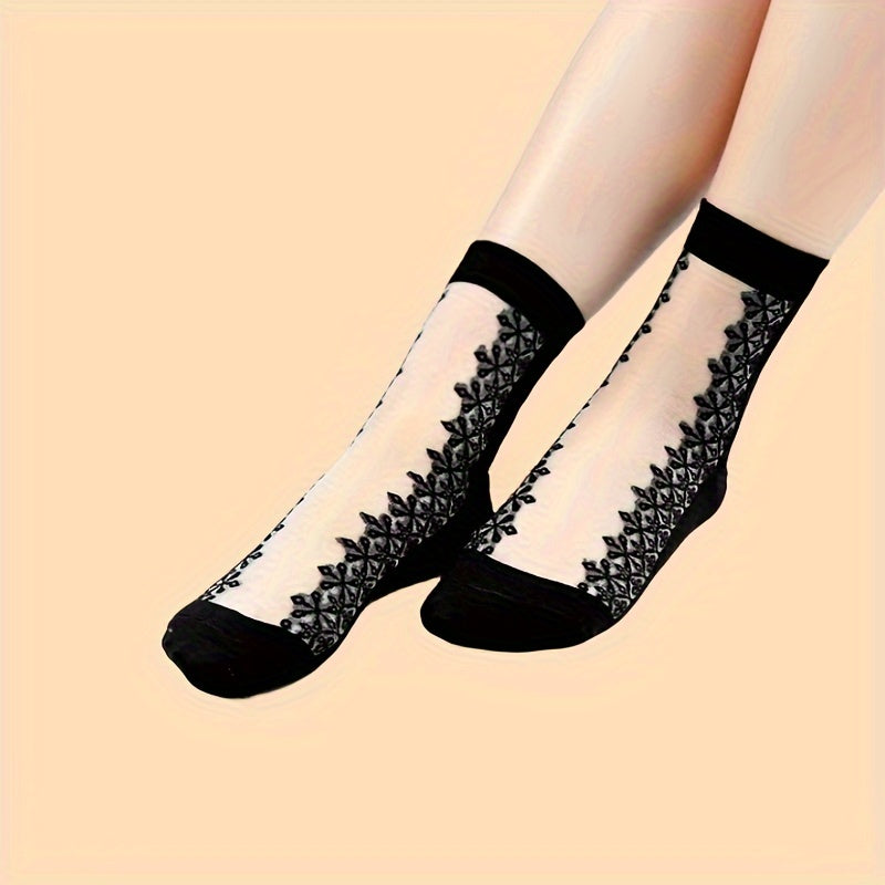 5/6 pairs of vintage embroidery socks for women, made of comfortable and breathable mesh fabric.