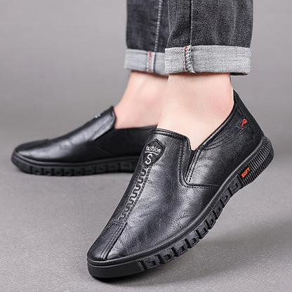 Stylish slip-on low-top shoes for middle-aged men, perfect for business casual wear in autumn and winter.