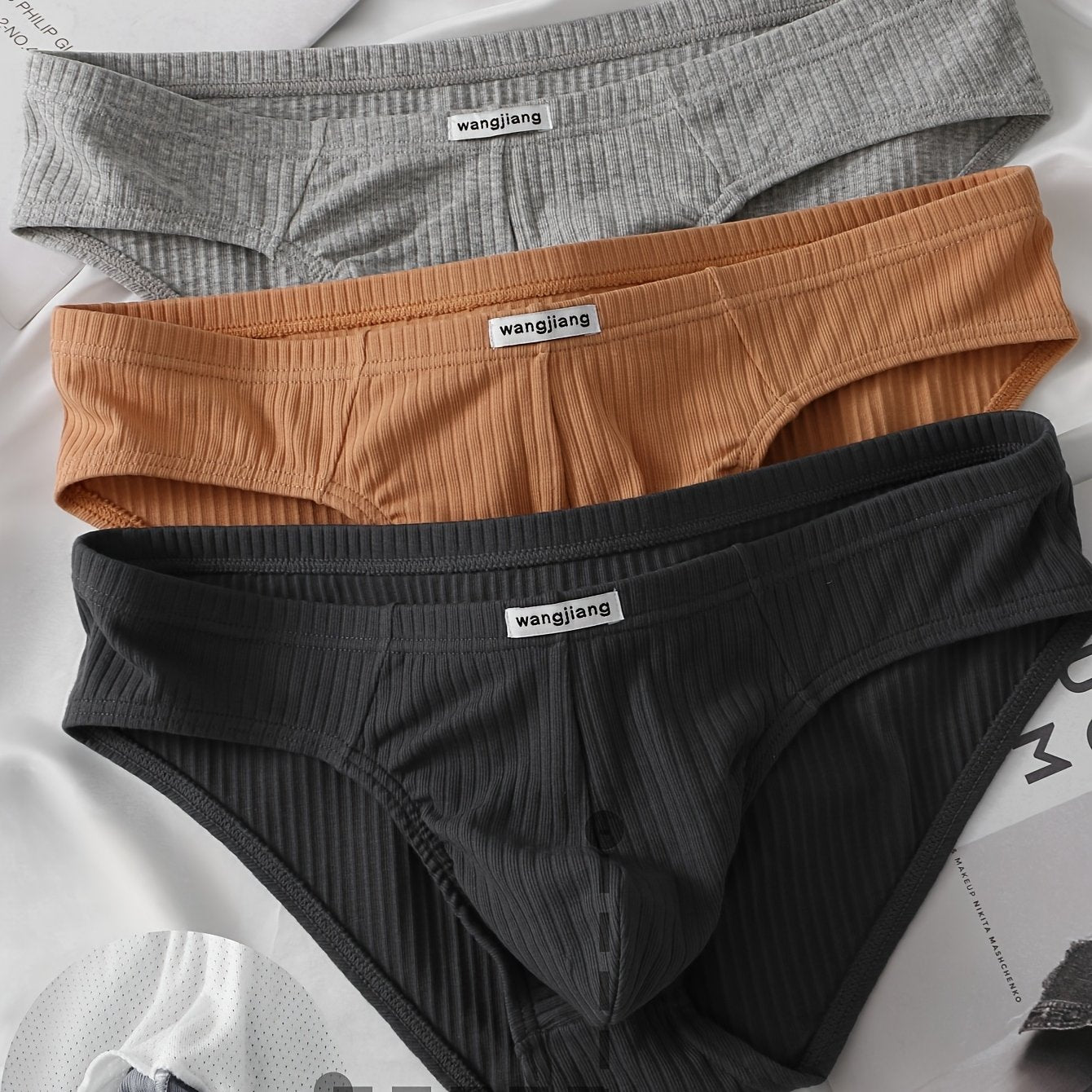 Set of 3 cotton briefs for men in solid colors, with comfort stretch fit.