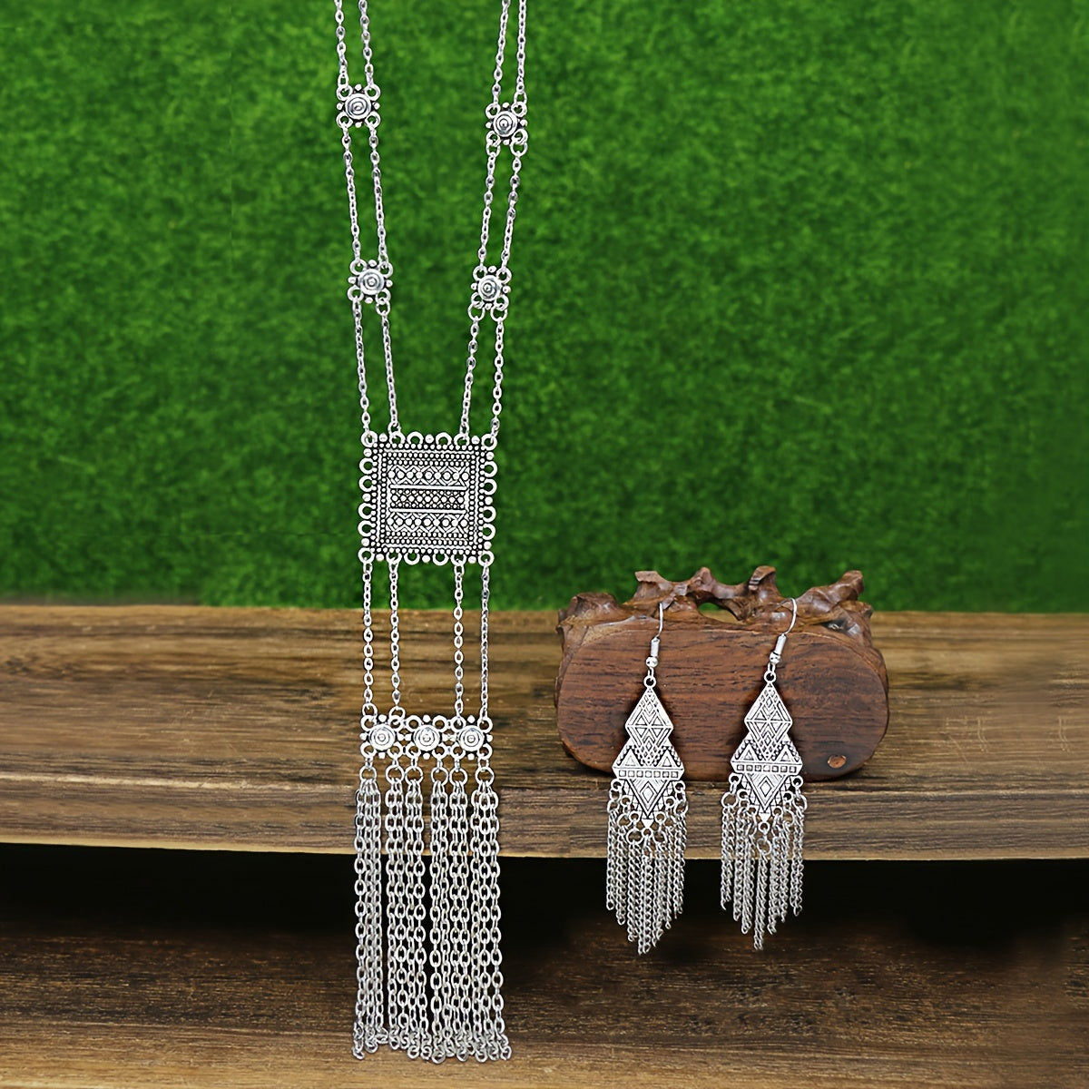 This retro ethnic style women's jewelry set includes three pieces: a geometric zinc alloy necklace and matching tassel long earrings. The set is simple, stylish, and versatile, suitable for all seasons and can be paired with a long skirt or sweater.