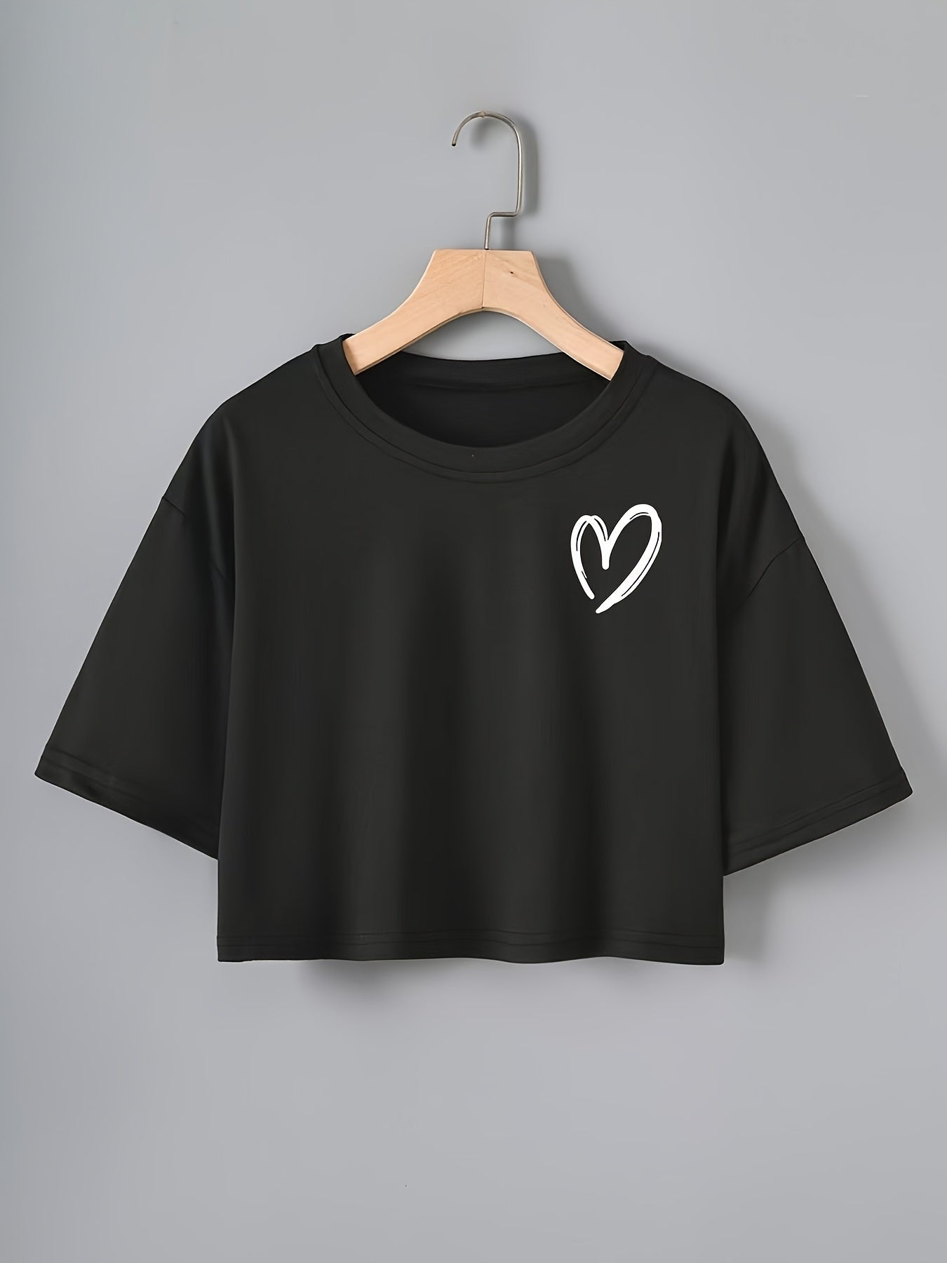 Versatile heart pattern women's t-shirt, ideal for casual or sporty wear in all seasons. Made of machine washable polyester in black with round neck and short sleeves.