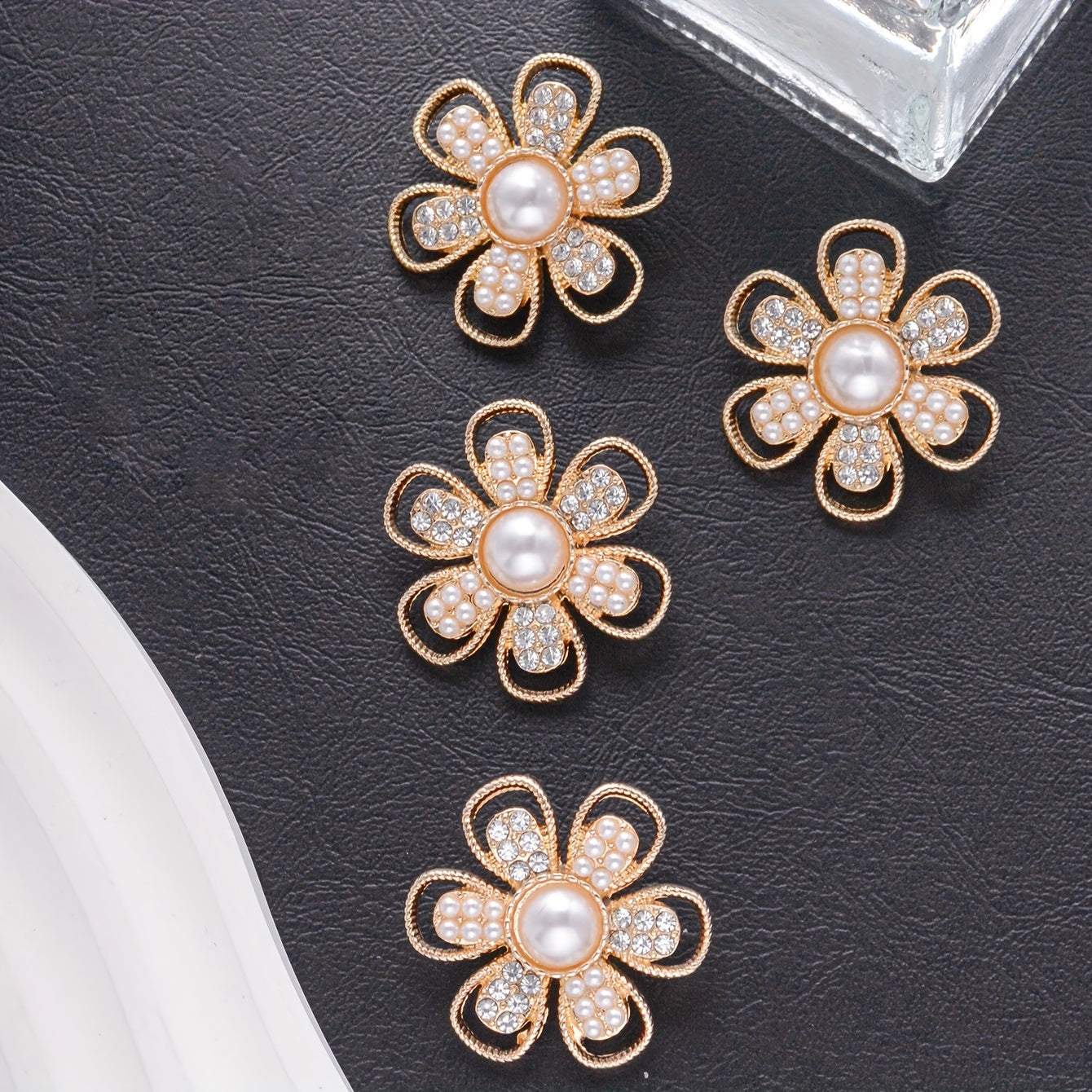 Elegant Set of 5 Flower-Shaped Alloy Buttons with Pearl and Rhinestone Details - Perfect for Sweaters, Coats, Blazers, and DIY Fashion Projects