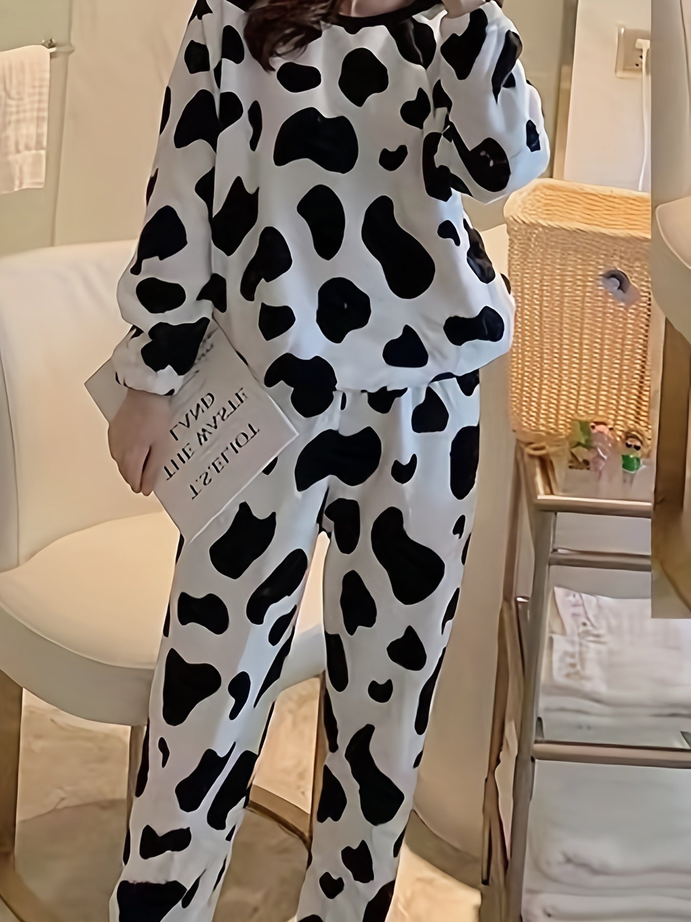 Women's Cow Print Flannel Pajama Set: Long Sleeve Top & Pants, Cozy Winter Sleepwear