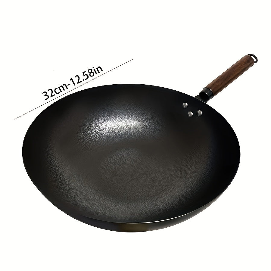 This fine iron wok is crafted with a 0-layer hammer pattern design, ideal for cooking. It is non-stick and perfect for household use on induction cookers or gas stoves. Featuring a universal flat bottom design, this wok comes in multiple sizes for you to