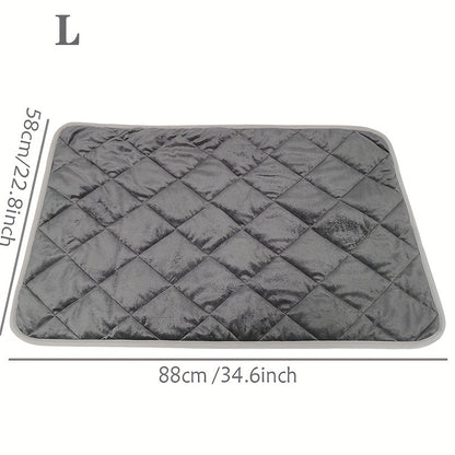 Self-warming pet mat for dogs and cats, with diamond pattern and anti-slip features, suitable for small to large breeds. Ideal for indoor/outdoor use in autumn and winter, washable.