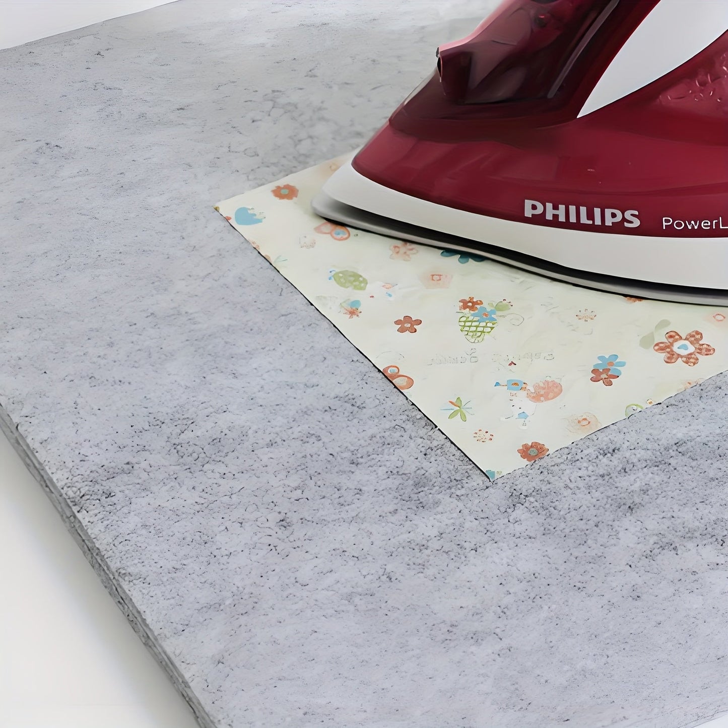 Heat-resistant felt ironing pad perfect for quilting and sewing projects. This durable non-slip laundry steam board makes ironing easy. A must-have for apartment or university dormitories. Also ideal for home office and travel.