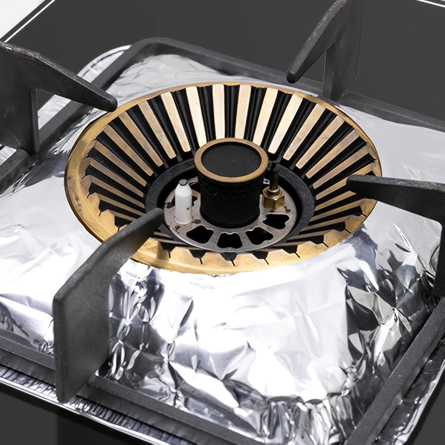 Heavy-Duty Aluminum Foil Stove Burner Covers - Available in packs of 10, 30, or 50 pieces - Square Disposable Gas Burner Liner measuring 21.59cm - Helps keep gas range clean - Suitable for everyday use - Ideal gift for home cooks and housewarming gifts.