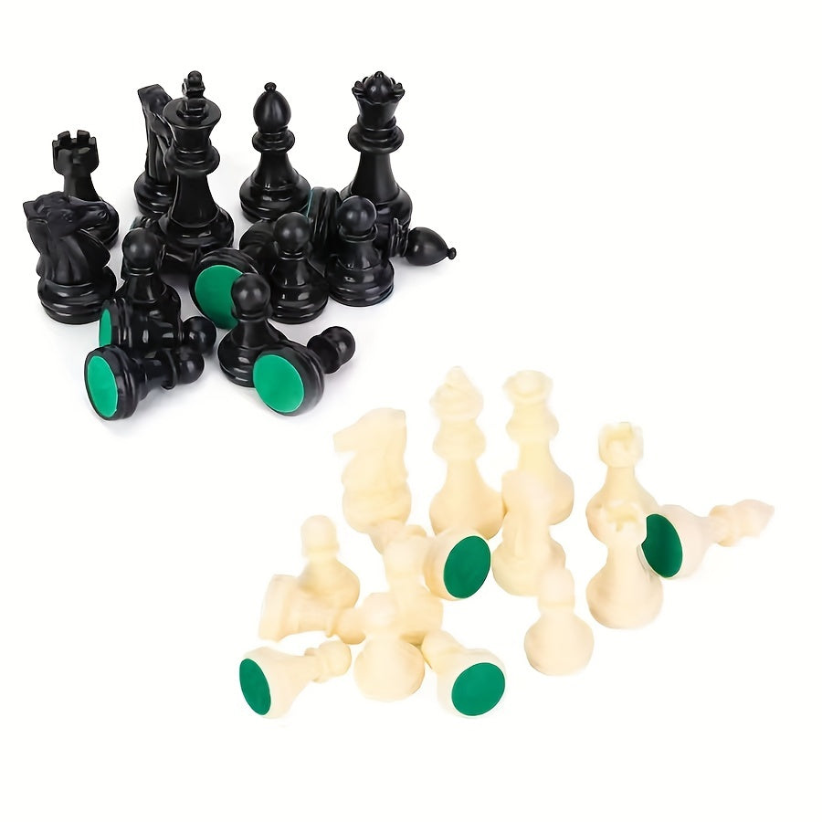 32 plastic chess pieces with black and white king measuring 97mm in height for game entertainment