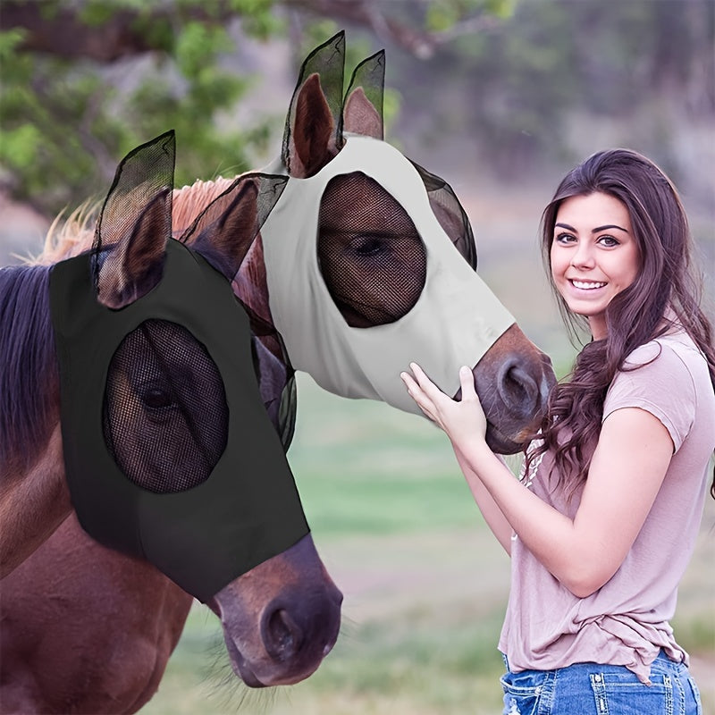 "CareMaster Comfort-Fit Horse Fly Mask with Ears" предлагает дышащую, легкую сетчатую защиту для лошадей.