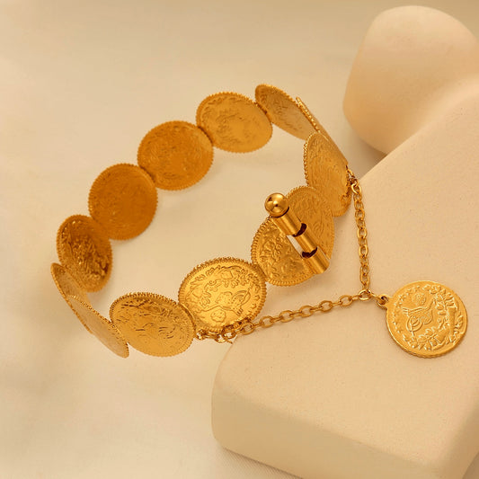 This exquisite bracelet is crafted in vintage-inspired golden-plated copper, featuring a charming coin charm. Ideal for daily wear or as a thoughtful gift for a special woman.