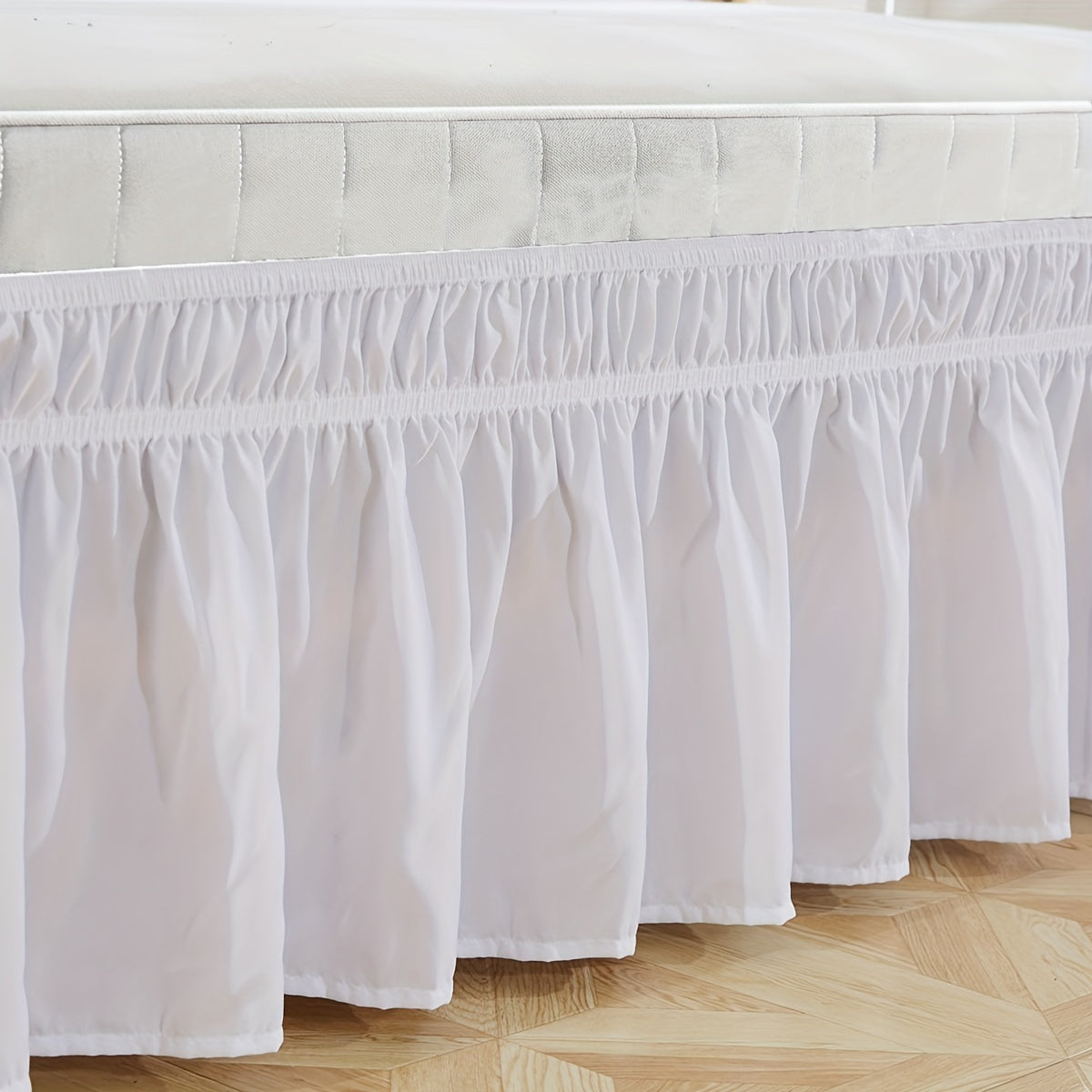 Elastic Bed Skirt in Pure Color, Soft Bedding Supplies, Lotus Leaf Edge Design for Comfortable and Durable Use in Bedroom or Guest Room. Skin-friendly Material.