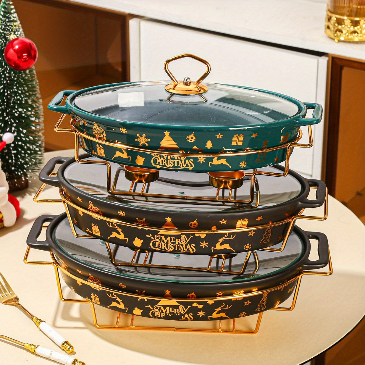 The Christmas Ceramic Serving Set is a complete package for your holiday cooking needs. It includes plates, baking dishes, and soup pots, making it perfect for serving turkey, cheese, bread, and pizza. Ideal for outdoor parties, weddings, birthdays, and