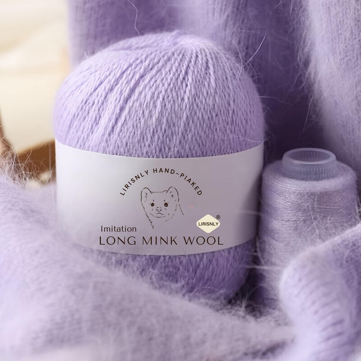 4pcs of faux mink wool and long wool totalling 280g, with 50g faux mink wool and 20g companion thread each. Skin-friendly and warm, suitable for knitting scarves, sweaters, hats, etc.