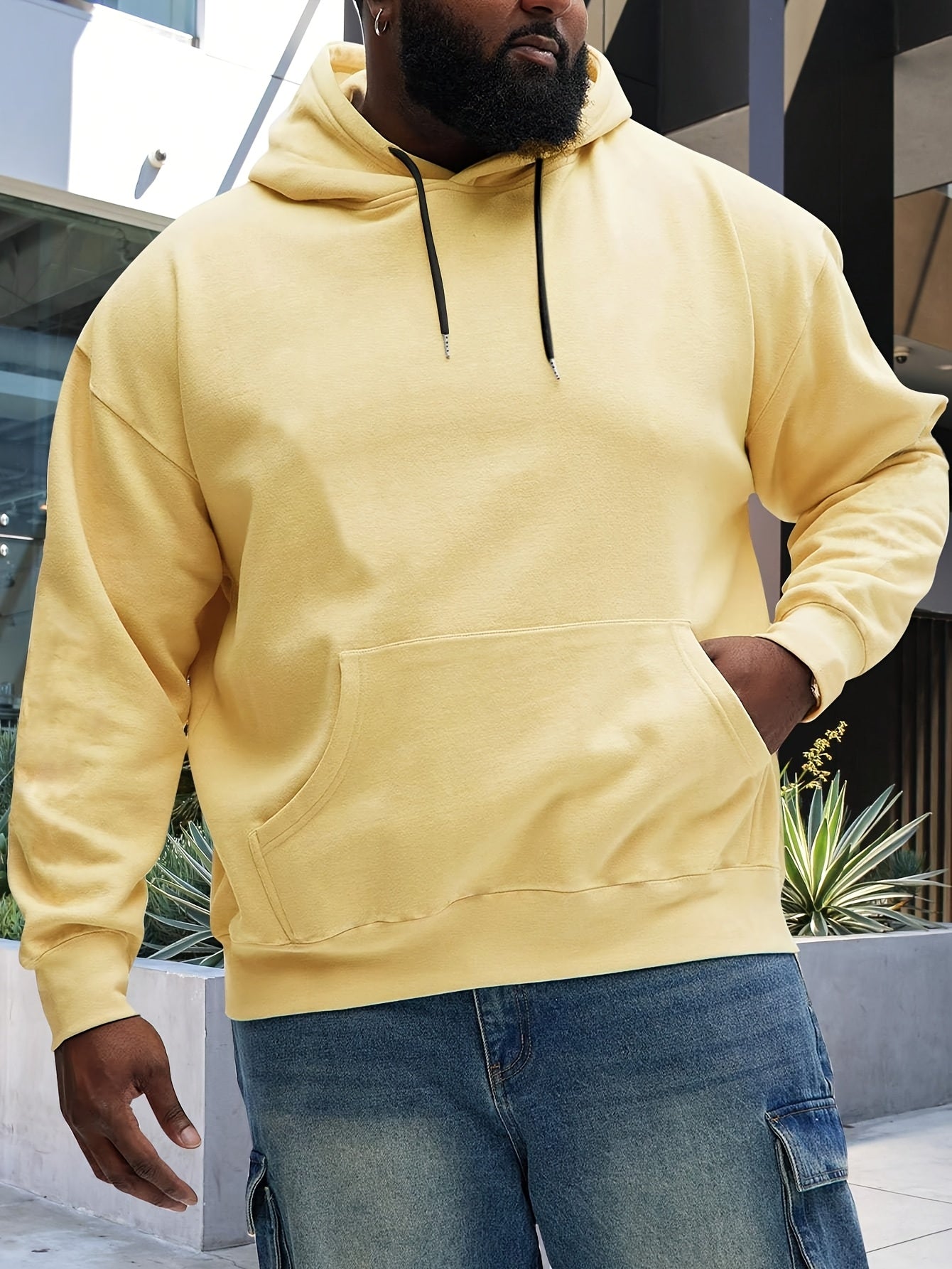 This men's long-sleeve hoodie is cozy and versatile, perfect for outdoor activities in autumn, spring, and winter. It pairs well with a hip-hop necklace and makes a great gift for plus-size