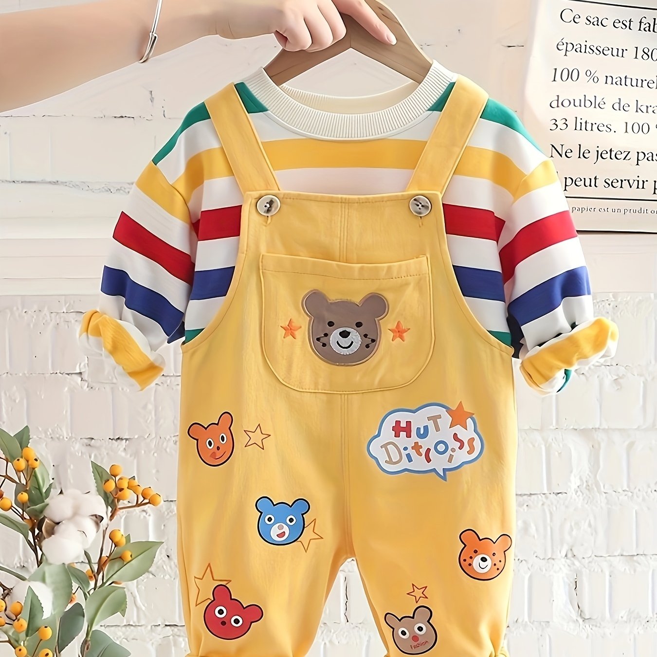 New spring and autumn outfit for infants and kids includes a stylish t-shirt and jacket combo, ideal for casual and sporty outdoor occasions.