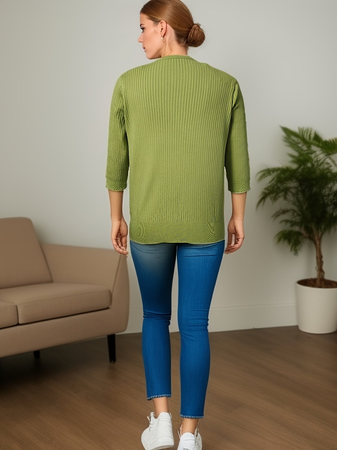 New knitted top with short sleeves, loose fit, flattering V-neck, and three-quarter sleeves, fashionable style.