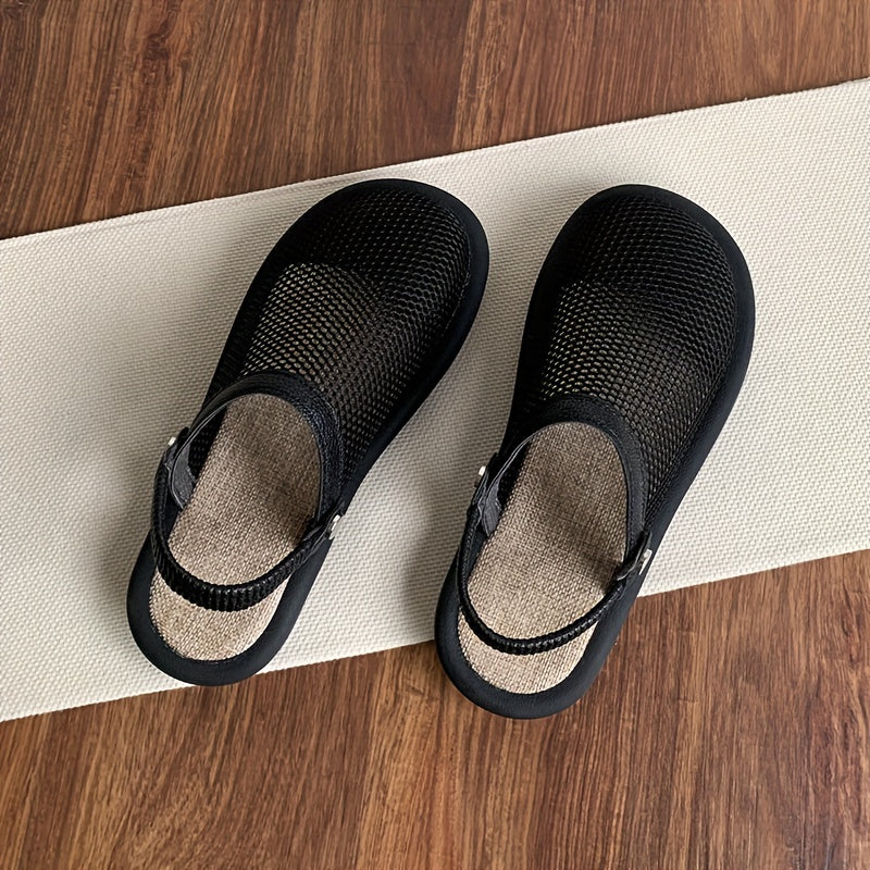 Mesh sandals with bread toe hole and one-foot slipper.