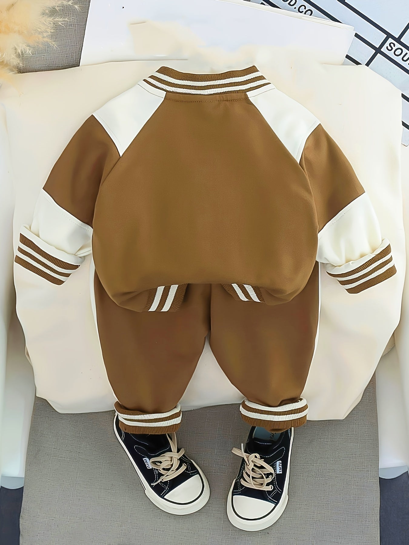 Baby boy's stylish baseball coat, sweatshirt, and pants set, perfect for outdoor wear in spring, autumn, and winter.