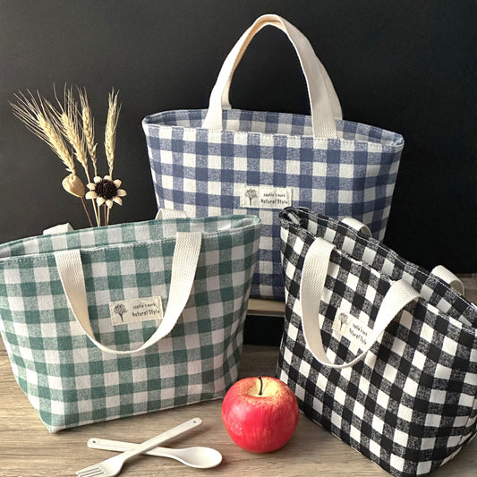 Stay organized and stylish with our plaid insulated lunch bag, made from durable materials to keep your items safe and secure. Available in classic color combinations of black and white, blue and white, and green and white, this lunch bag is versatile