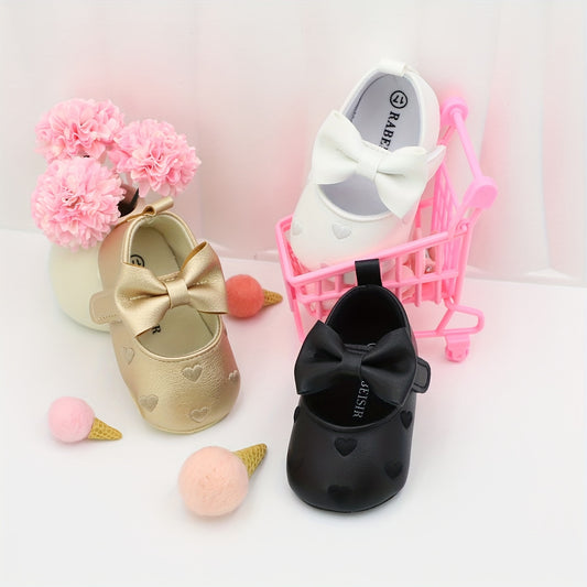 Embroidered heart Mary Jane walking shoes for baby princesses, ideal for leisure and parties in all seasons.