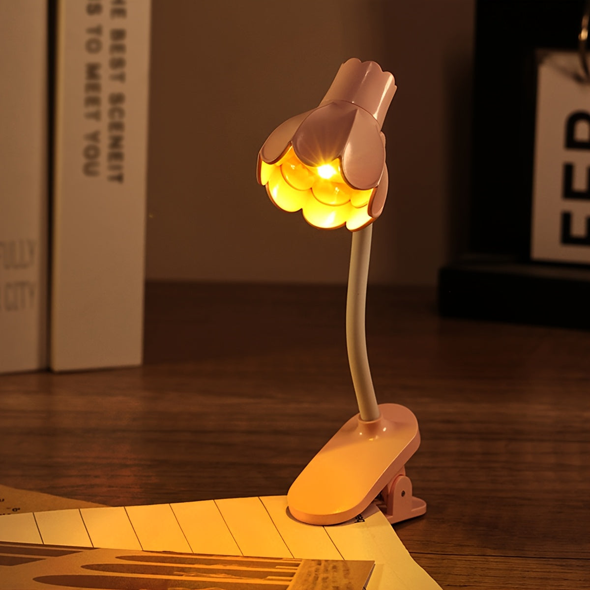 Single Petal Clip Table Lamp: Ideal for bedrooms, reading, and gift-giving. Can be used as a night light, home decor, or desk ornament. Portable with spare batteries included.