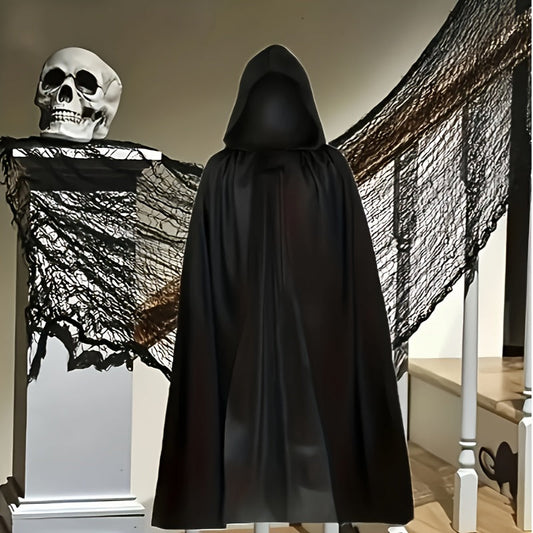 Black Halloween cape in 3 sizes, ideal for costumes such as vampires and witches. It is made of polyester fabric and is perfect for parties as a gift or decoration. This accessory set has a party style that fits the vampire theme, with no print or