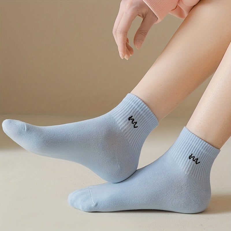 7 pairs of women's mid-calf rib-knit socks in trendy candy colors with solid color and letter detail, made of 95% polyester and 5% spandex. Medium crew length with 300g/m² knit fabric.