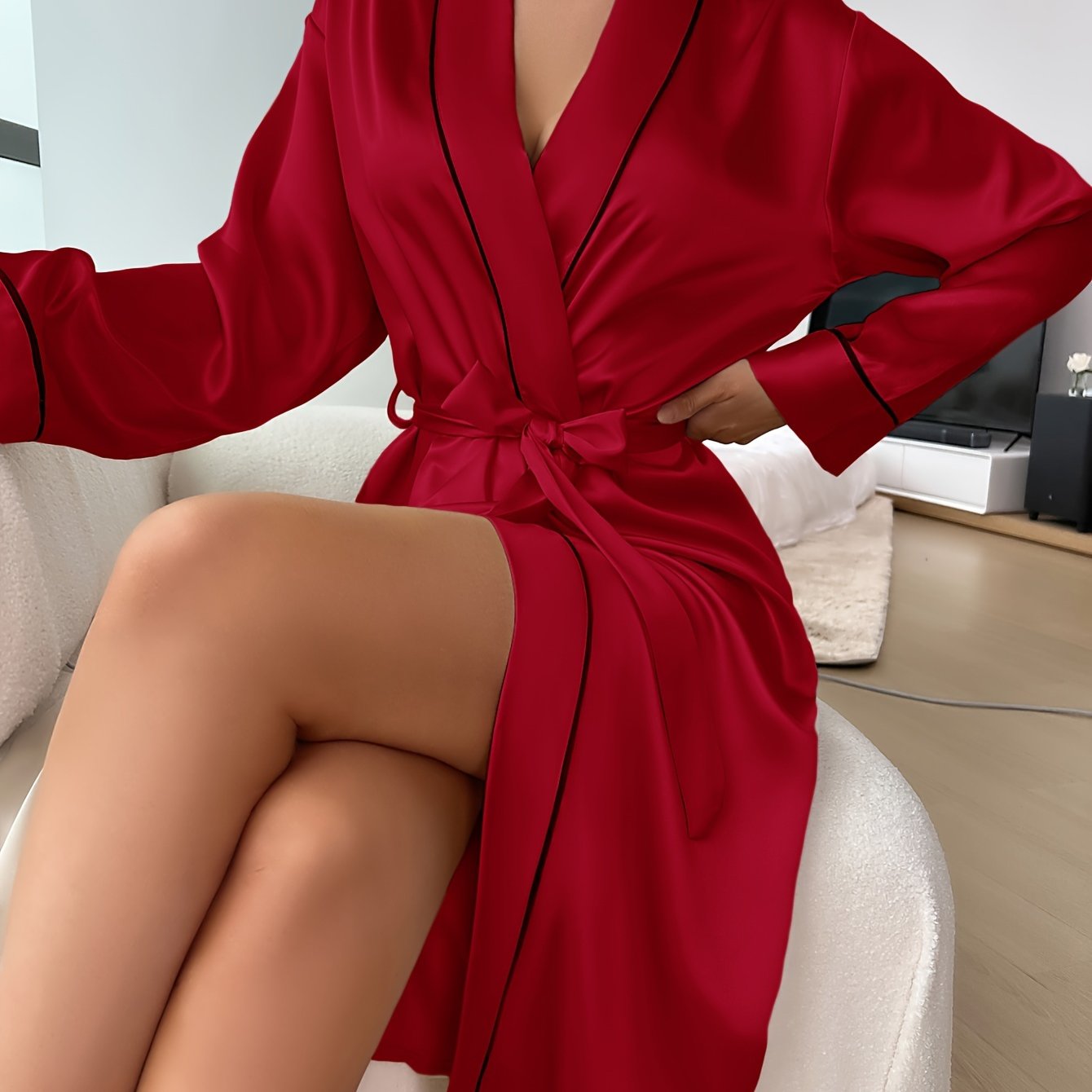 Trendy women's long sleep robe in solid color, made of breathable faux silk for autumn and winter.