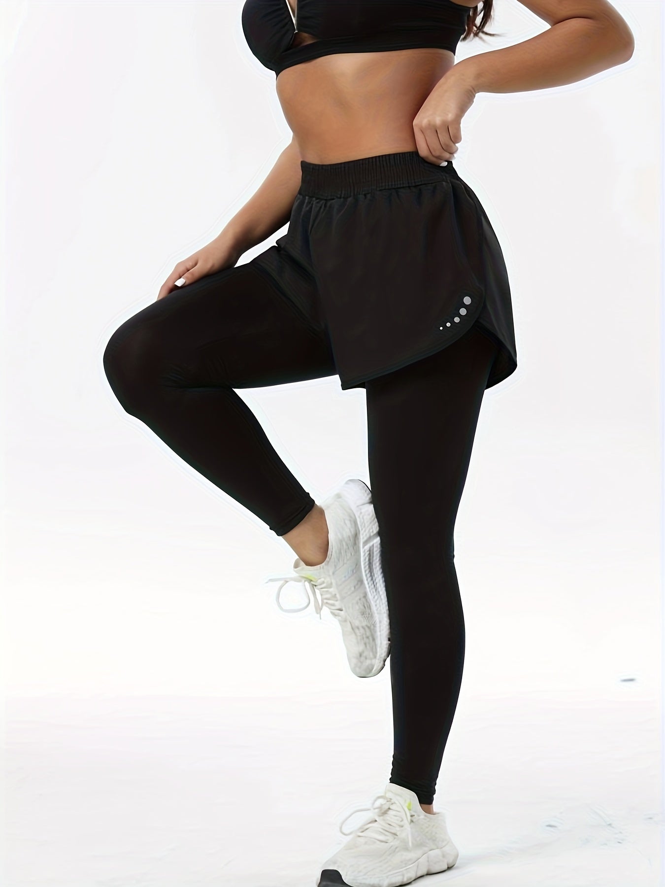 2-in-1 high-waisted sports leggings for women, made of knit fabric with a print pattern, pocket detail, and mid-stretch. Suitable for all seasons, made of a polyester blend.