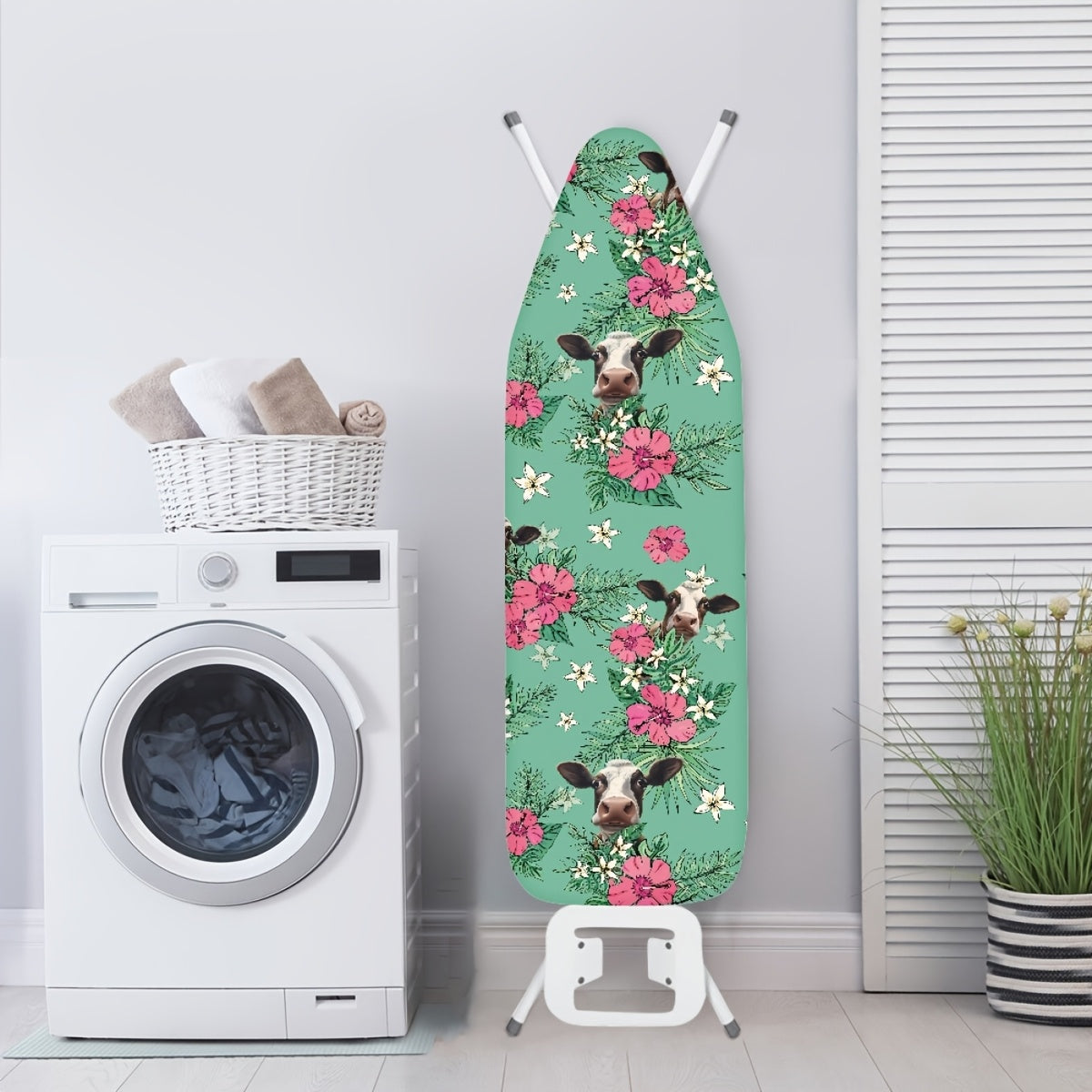 Give your ironing board a stylish and functional upgrade with this cow print cover and pad. Measuring 38.1x137.16 cm and featuring thick padding and an elastic edge, this cover is not only stain-resistant but also offers added protection. It makes the