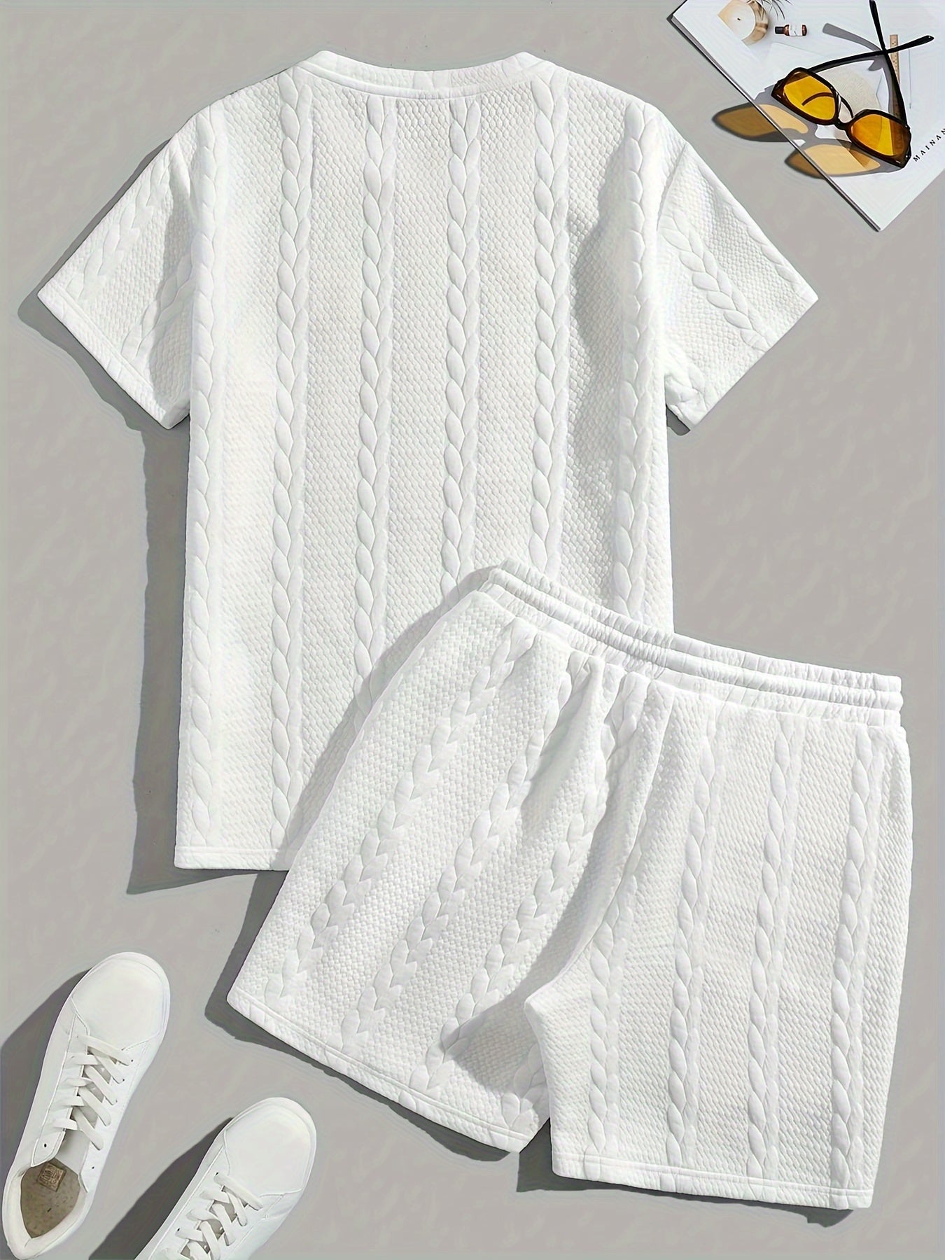 Men's solid color short-sleeve round neck set with heavy wheat pattern and drawstring shorts.