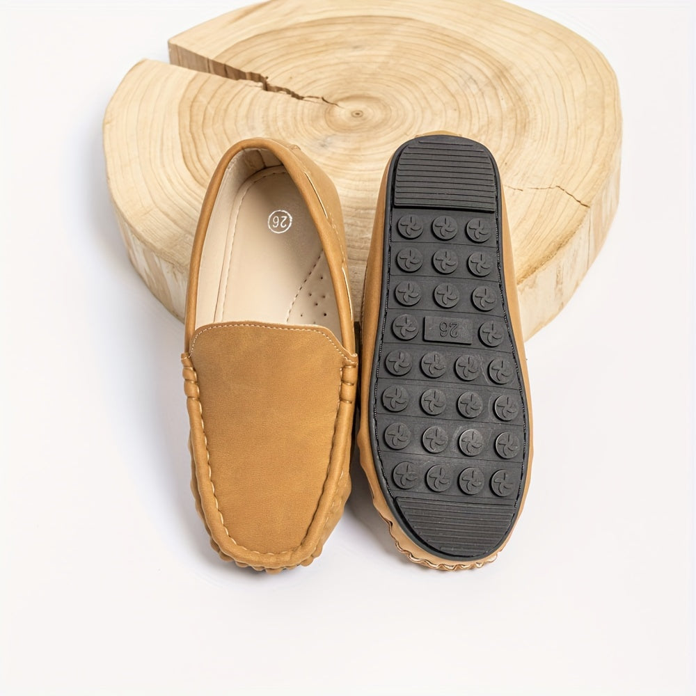 Boys' slip-on loafers in black and brown, suitable for all activities.