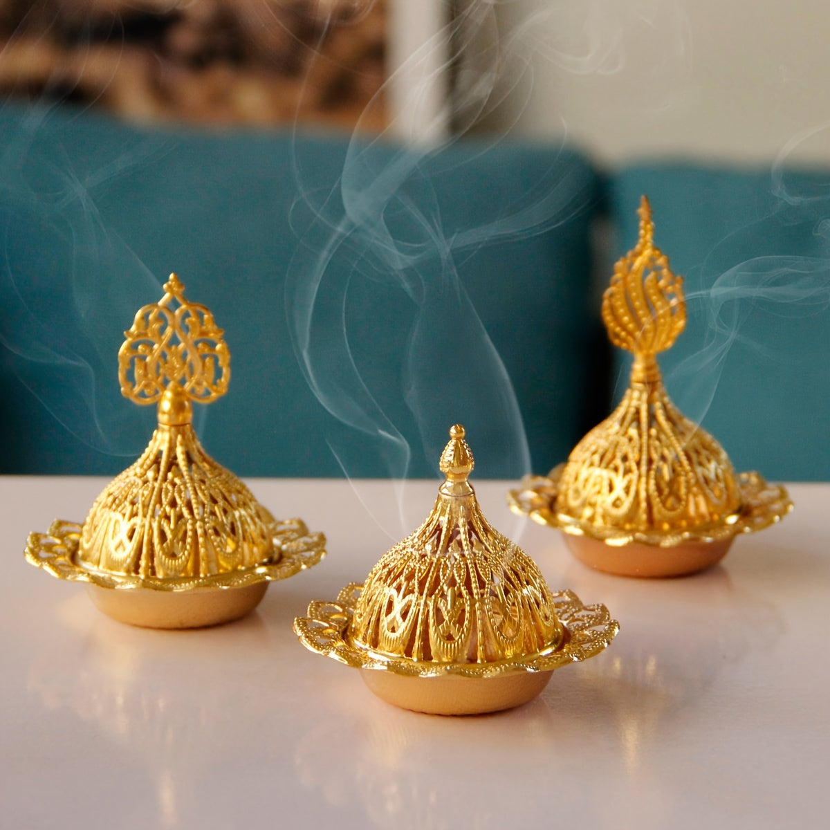 Golden Incense Burner - Perfect for home decor or as a gift for holidays, birthdays, or Eid Al-Adha. Suitable for men and women.