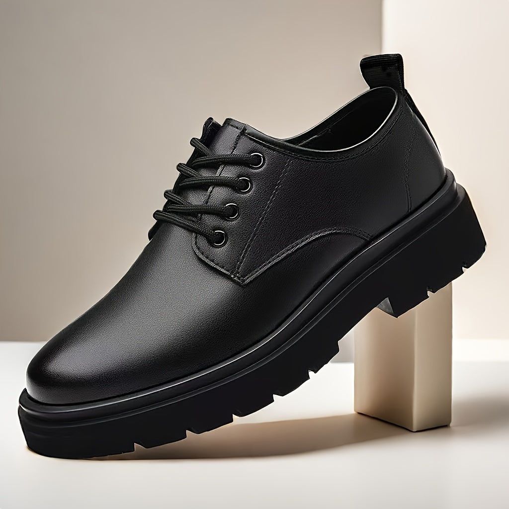 Black British style men's casual shoes with thick soles, suitable for business and leisure. Ideal for all seasons, including autumn and spring.