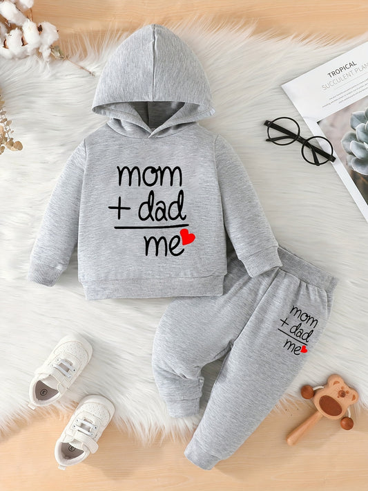 Kids' casual spring/autumn outfit with 'Love Dad Mom' letter pattern, ideal for outdoor activities.