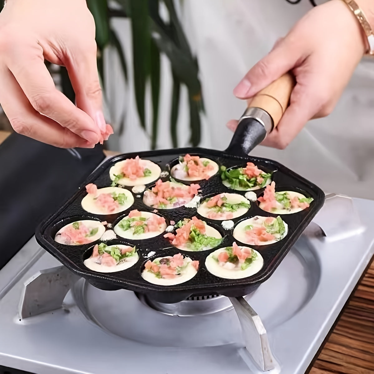 Get perfect takoyaki and poffertjes with our durable cast iron pan! This non-stick octopus ball maker and quail egg mold comes with a sturdy handle for easy use. Remember to hand wash only for best results - ideal for authentic Japanese and Dutch