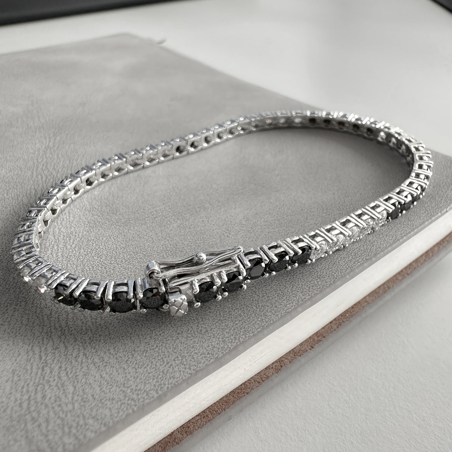 One piece of an elegant and luxurious tennis link bracelet, featuring S925 silver plating with black and white Moissanite stones. Each stone is 0.1 carats, creating a fashionable and personalized piece of jewelry perfect for parties, banquets, holidays