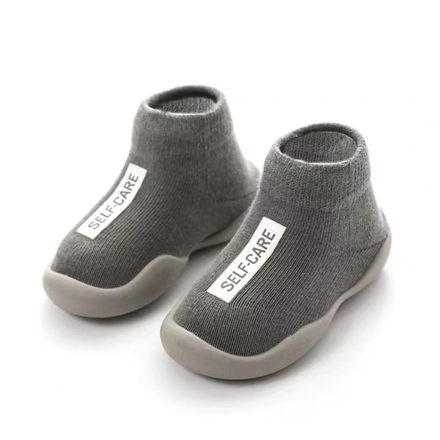 Boys' slip-on sock shoes: comfortable, breathable, non-slip for indoor use all year round.