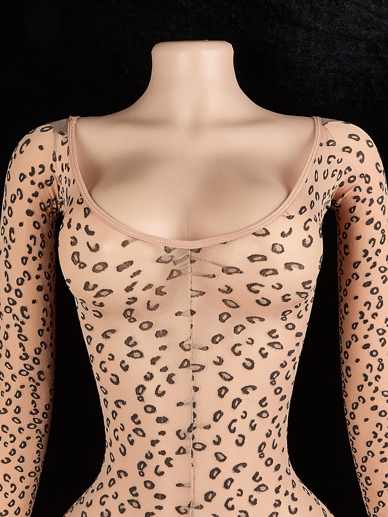 Leopard print bodycon bodysuit with long sleeves, backless design, and no padding. Made of 95% polyamide and 5% elastane. 100gsm lining. Adult size.